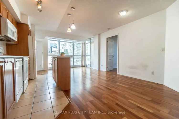 Downtown Toronto 1-Bedroom Condo 691 sq ft