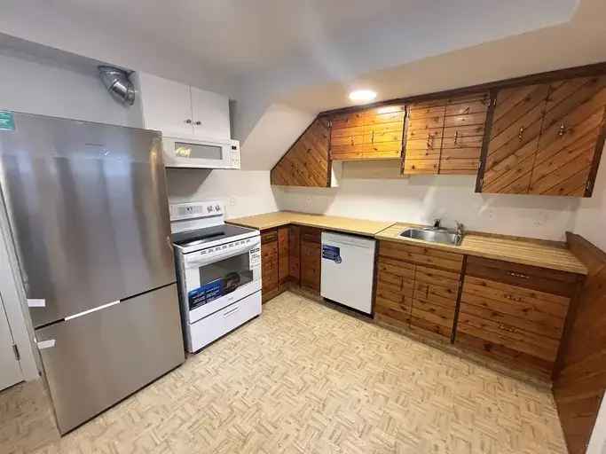 Rent Stylish Basement Suite 3 Bedrooms Edmonton with Nearby Parks and Amenities