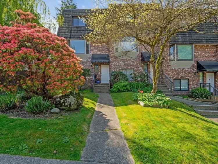 2 Bedroom Townhouse in Central Lonsdale Updated Modern Kitchen and Bathrooms