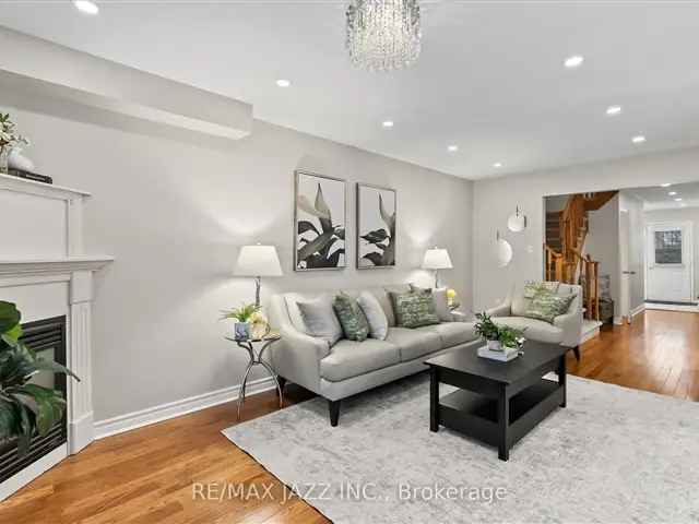 Townhouse For Sale in Whitby, Ontario