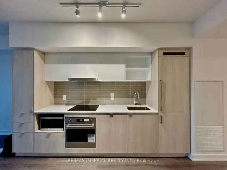 700 SQFT 1 Bed + Den Condo Sugar Wharf City Views