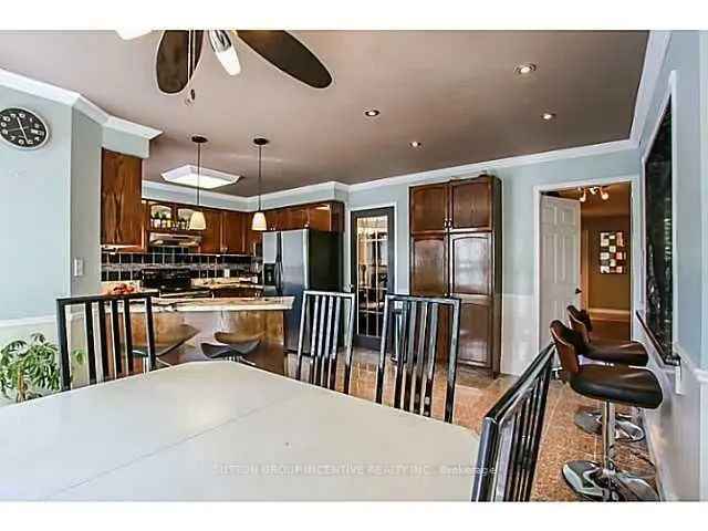 House For Sale in Barrie, Ontario