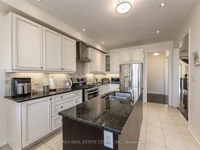 Townhouse For Sale in Oakville, Ontario