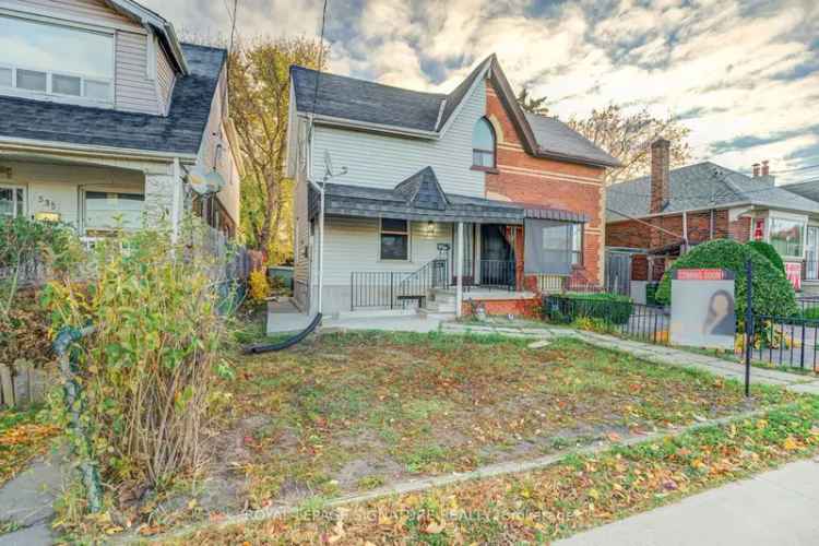 House For Sale in Toronto, Ontario