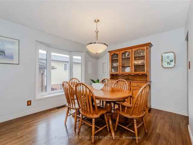 Spacious Family Home in Kitchener's Heritage Park