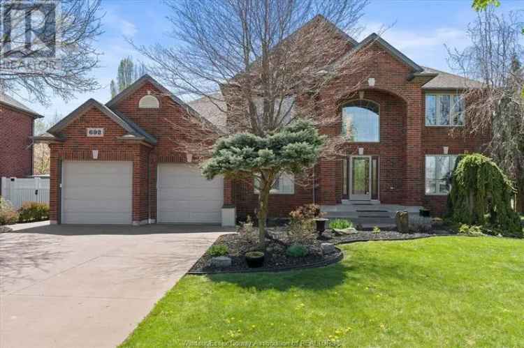 Lakeshore Brick 2-Storey Home on Quiet Cul-De-Sac