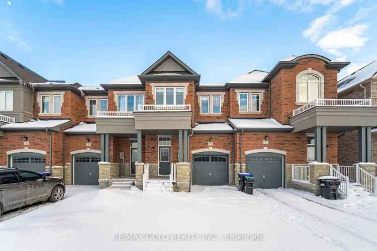 Rent a Beautiful Two-Story Townhouse Near Lake Simcoe and Amenities