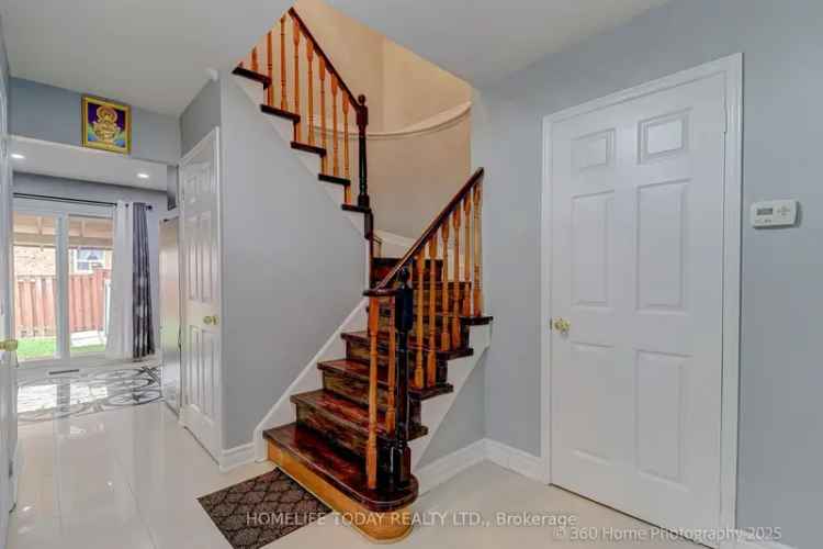 House For Sale , 28, Longsword Drive, Toronto, Ontario