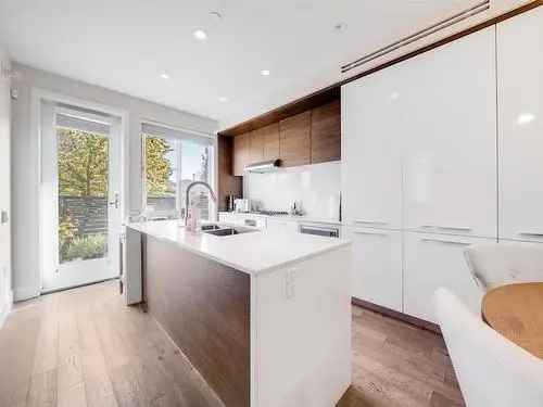 Vancouver Townhouse For Sale 3 Bed 25 Bath Corner Unit
