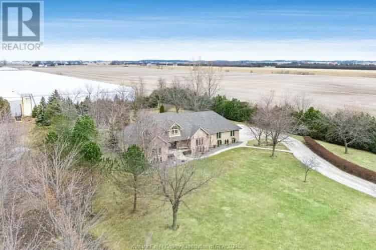 Custom Brick Ranch 4 BR 2 BA Saltwater Pool 1.3 Acres