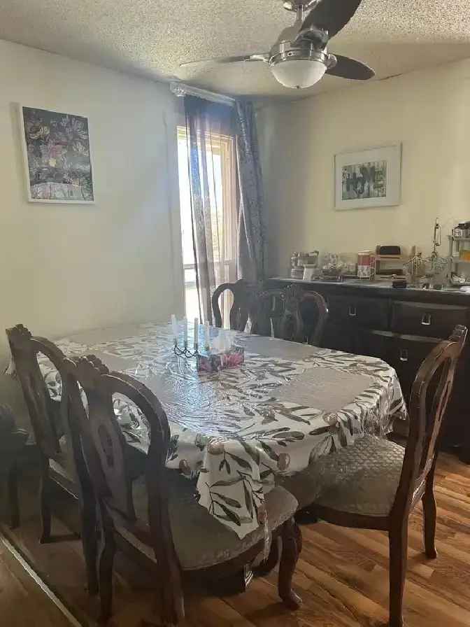 IMMEDIATE AVAILABILITY 3 Bedroom 1.5 Bathroom Main Floor Home