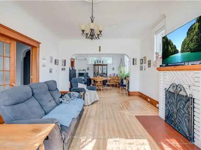 Hawkesbury Downtown 4-Bedroom Home - Waterfront Gem