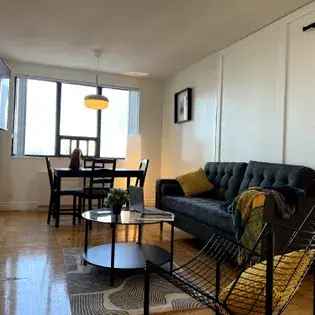 1 room apartment of 327 m² in Toronto