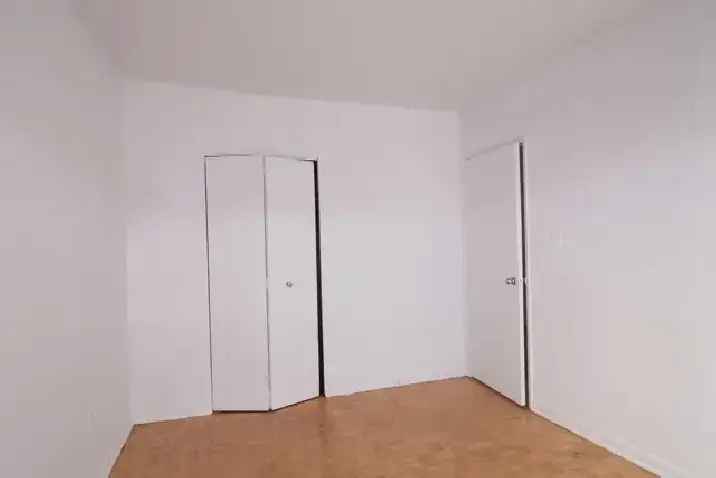 Spacious 2 Bedroom Apartment in Outremont