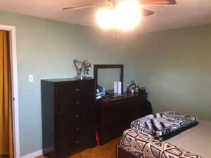 Master Bedroom w/Private Bathroom Near Humber College (Females)