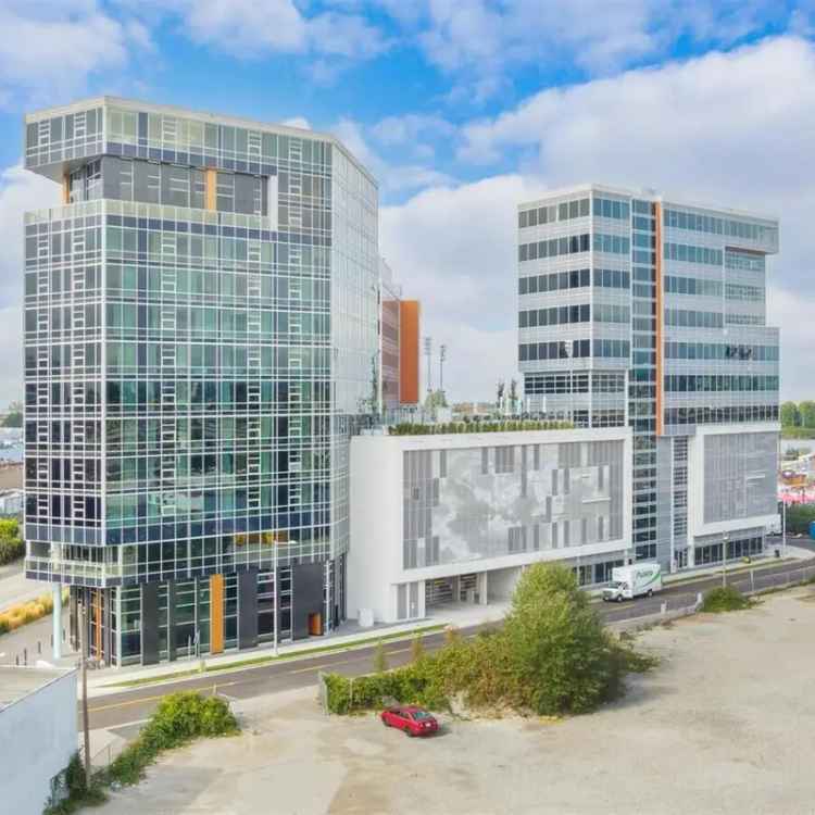 Buy Class AAA Office in Vancouver with Five Star Amenities