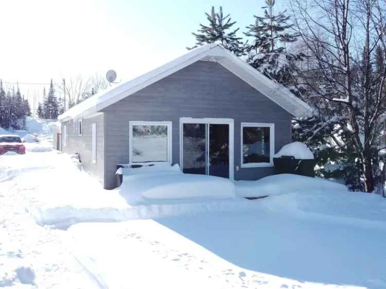 Bungalow for sale, 45, Rue Principale, Lac-Édouard - Proprio Direct