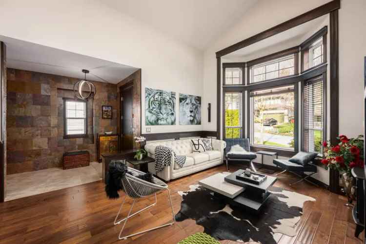 Heritage Woods PM House for Sale: Designer Home with Suite