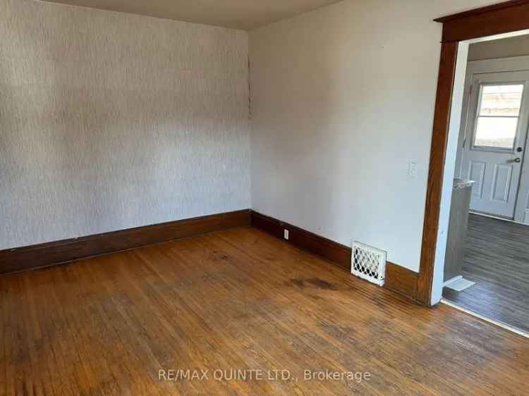 3 Bedroom Semi-Detached Home with Solar Panels