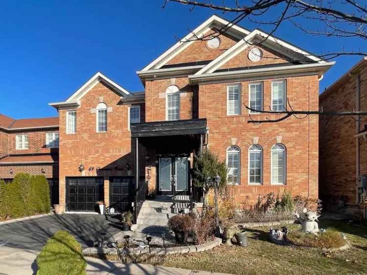 House For Sale in Whitchurch-Stouffville, Ontario