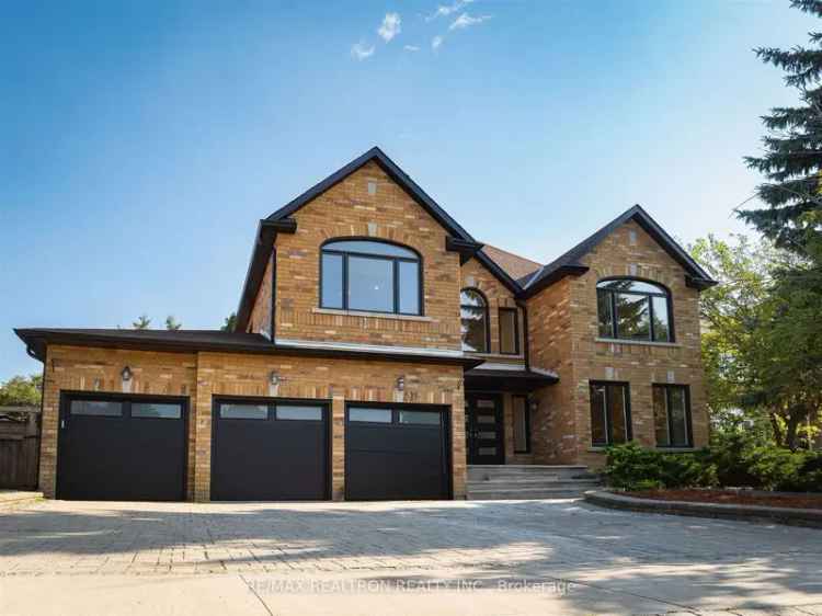 House For Sale in Newmarket, Ontario