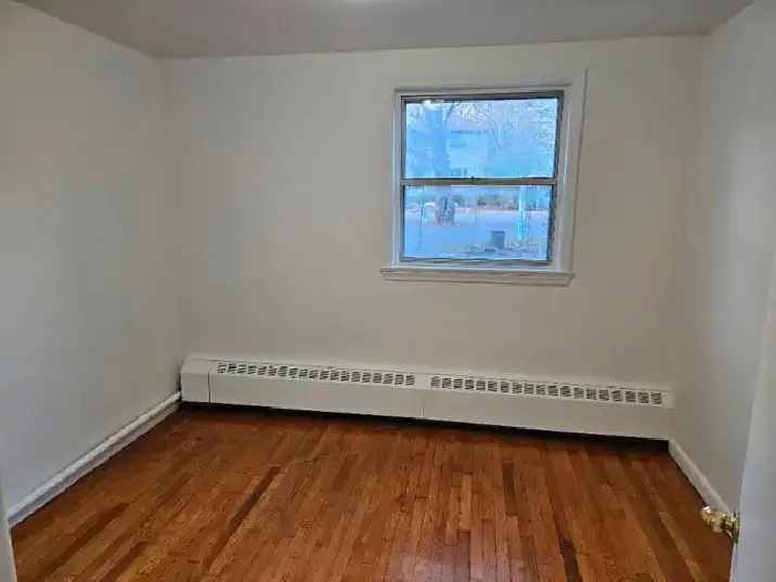 1 Bedroom Apartment near Carling Merivale Available Now