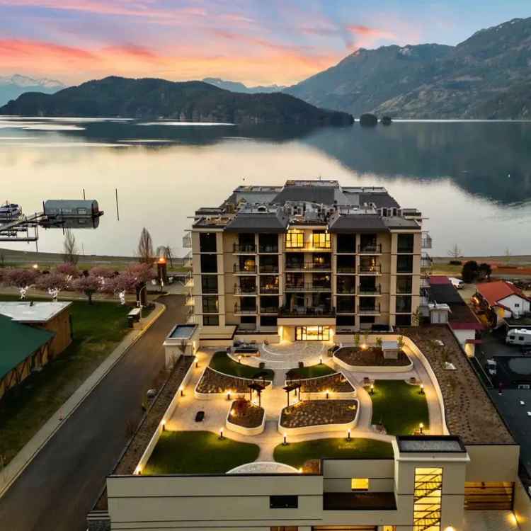 Luxury Waterfront Apartment for Sale in Aqua Shores