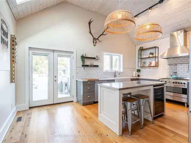 Dundas 3 1 Bed 2 Bath Home Updated Kitchen Loft