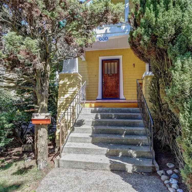 1934 Character Home with In-Law Suite and Cottage