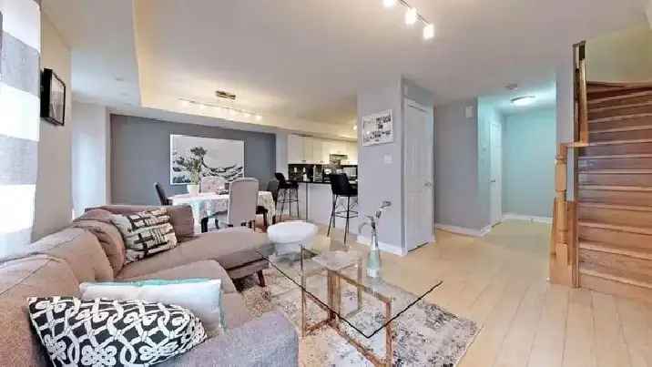 FURNISHD TWO BED 2.5 BATH TOWNHOUSE - BAYVIEW AND JOHN