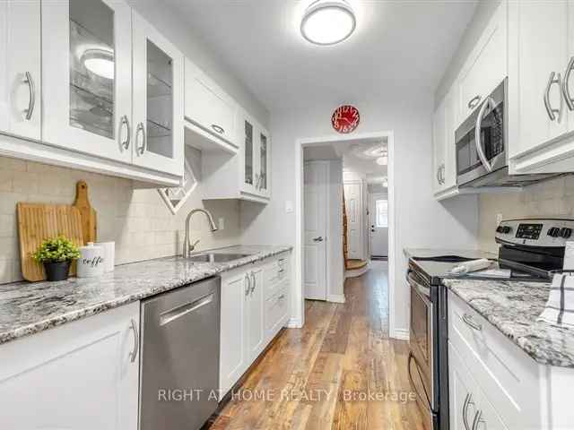 Spacious Renovated Condo Townhouse Near Yonge St