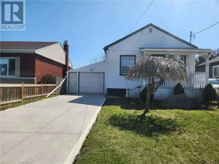 Renovated 2-Bedroom Bungalow Near QEW