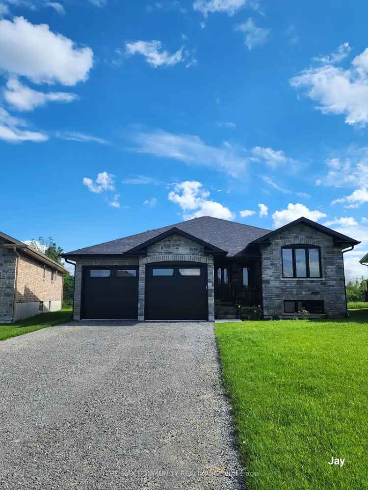 House For Sale in Quinte West, Ontario