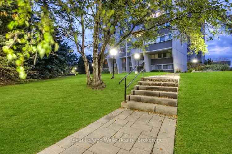 Condo For Sale in New Tecumseth, Ontario