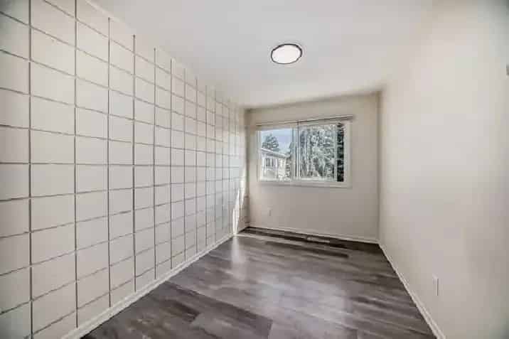 4 Bedroom 2 Bathroom Townhouse Available April 1st