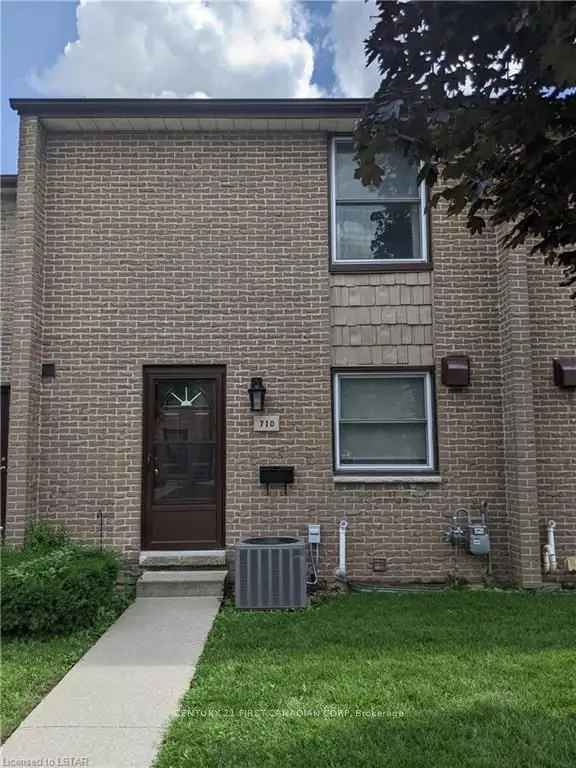 3-Bedroom Townhouse in Desirable Neighborhood