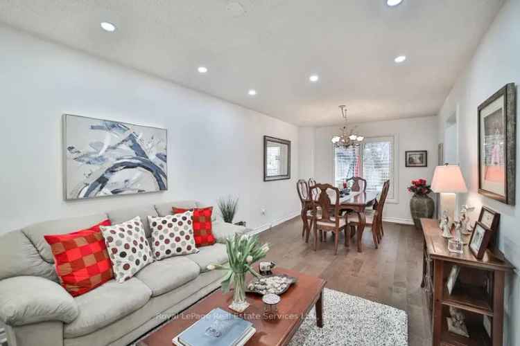 Glen Abbey 3-Bedroom Townhome Near Parks and Amenities