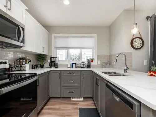 Townhouse For Sale in Edmonton AB 3 Beds 25 Baths 1251 sq ft