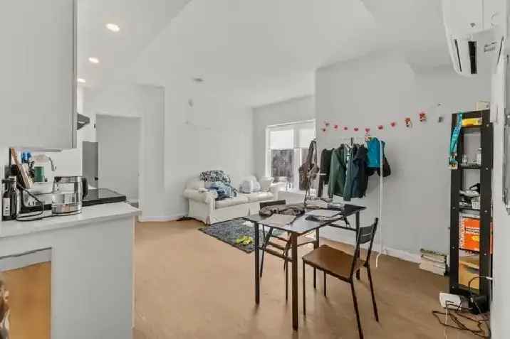 1 Bedroom Apartment for Rent - 506 Gladstone