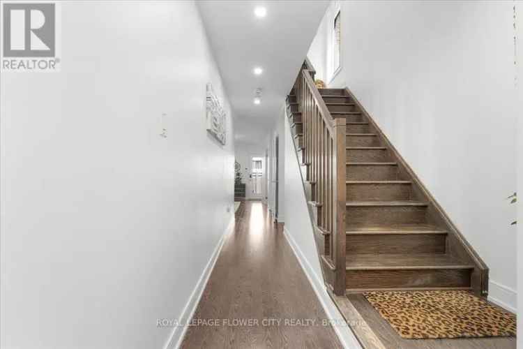 Executive Townhome 2578 sq ft 4 Levels Gourmet Kitchen Family Friendly