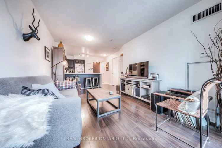 Downtown Toronto Condo Steps from Union Station