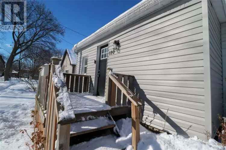 2-Bedroom House in Central Sarnia - Newly Renovated