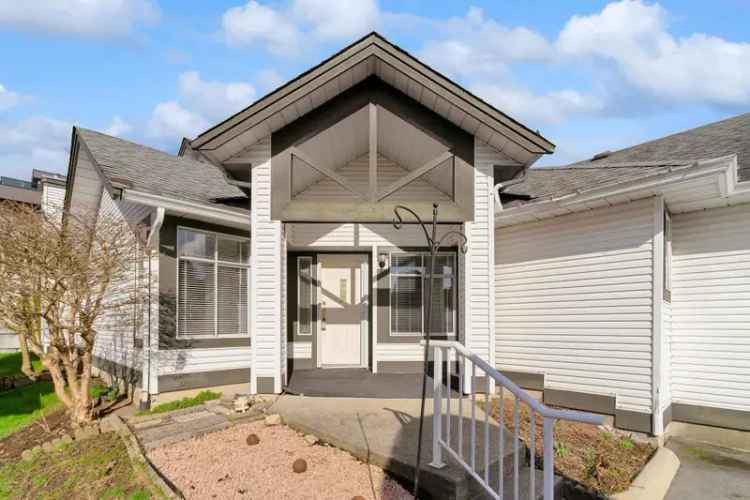 55+ Ranch Townhouse in Huntsfield Green Updated Kitchen Pet Friendly