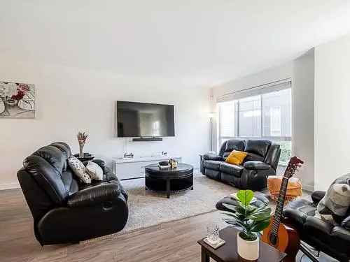 4 Bedroom Townhouse in Clayton Heights Surrey