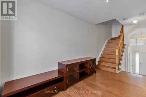 3 Bedroom Townhouse 508m2 Toronto