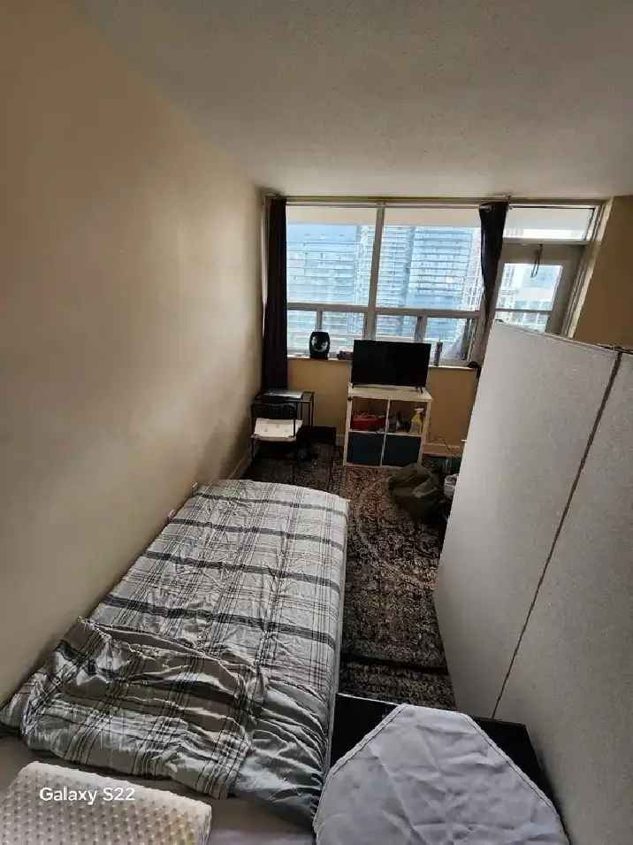 1 Bed 1 Bath Shared Apartment Yonge Eglinton Available May 1