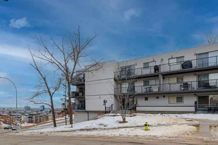 House For Sale in Calgary, Alberta