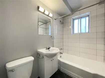 1 room apartment of 84 m² in Montreal