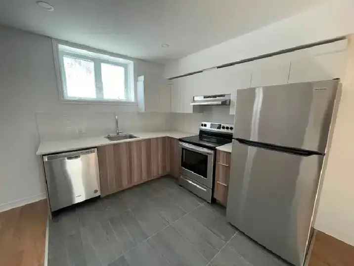 Metro Vendome Apartment near Monkland