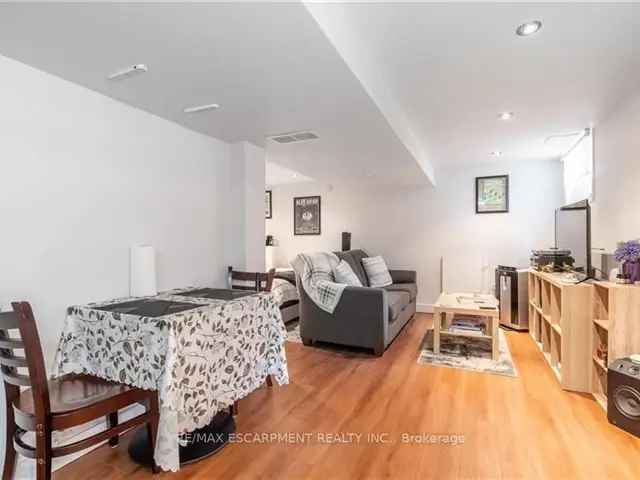 Duplex For Sale in Hamilton, Ontario